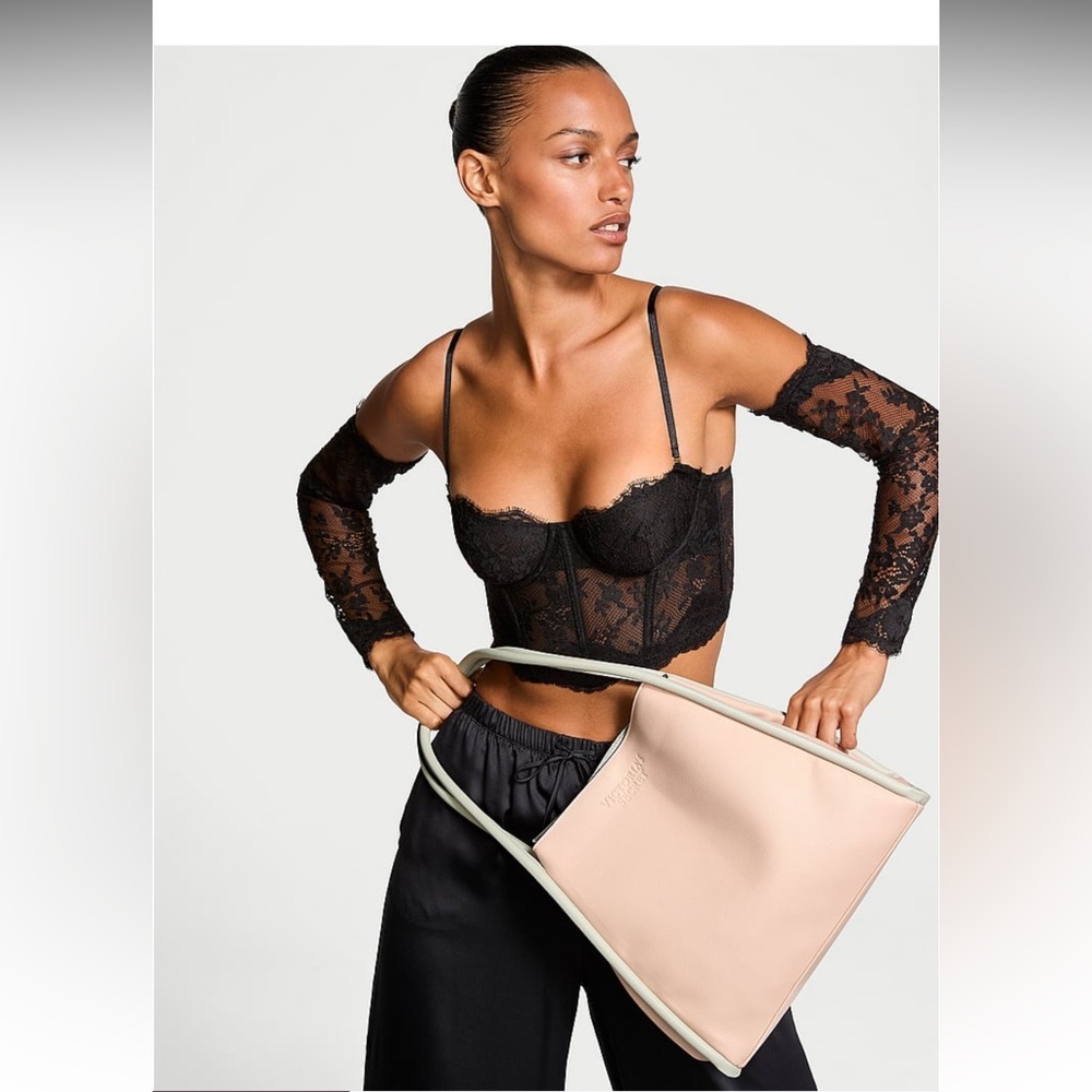 Victoria secret Daring tote .